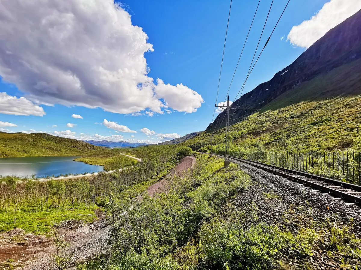 Signaltekniker i arbete på järnvägen